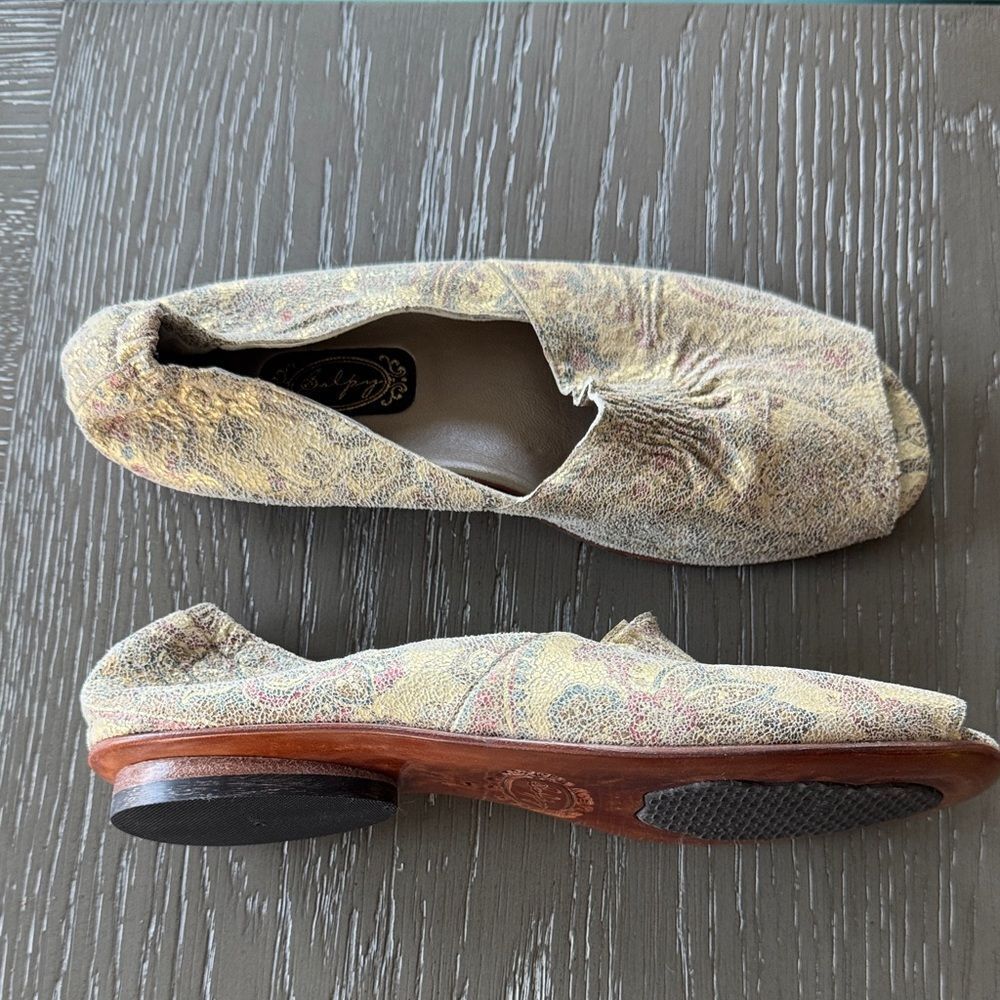 SALPY VINTAGE Gorgeous Women’s Leather Gold Shimmer Pattern Flats Made in USA 7